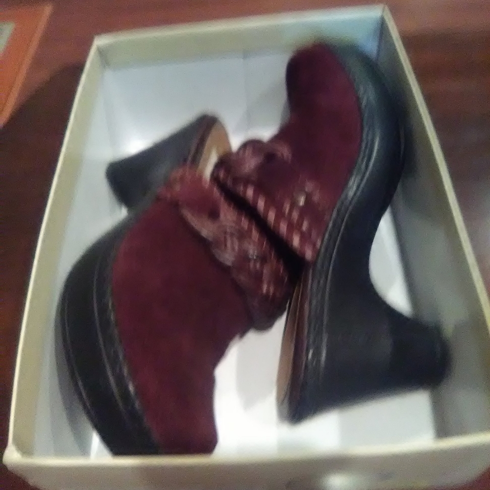 NURTURE ladies shoes sz 9M